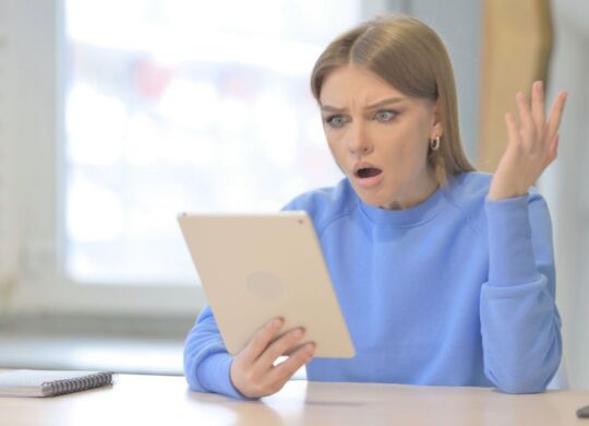Femme Choquée Devant Un Prélèvement Créalfi